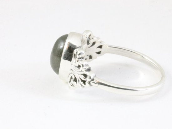 Fijne bewerkte zilveren ring met labradoriet afbeelding 2