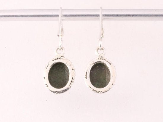 Fijne bewerkte zilveren oorbellen met zwarte opaal afbeelding 3