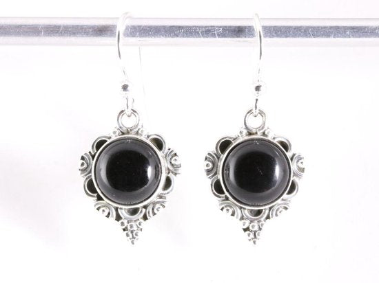 Bewerkte zilveren oorbellen met onyx afbeelding 4