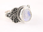 Bewerkte zilveren ring met regenboog maansteen afbeelding 1
