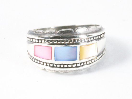 Bewerkte zilveren ring met veelkleurige schelp afbeelding 4