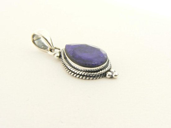 Bewerkte zilveren hanger met blauwe saffier aan ketting afbeelding 3