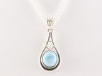 Opengewerkte zilveren hanger met larimar aan ketting afbeelding 1