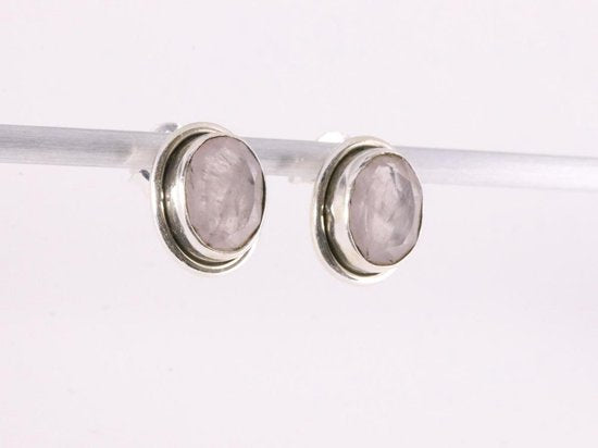Fijne ovale zilveren oorstekers met rozenkwarts afbeelding 2