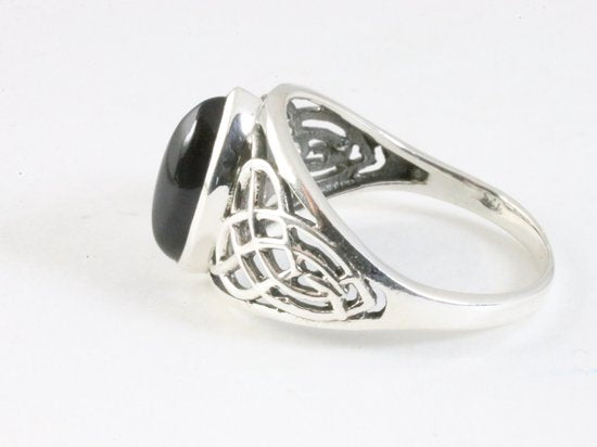 Opengewerkte zilveren ring met onyx afbeelding 2