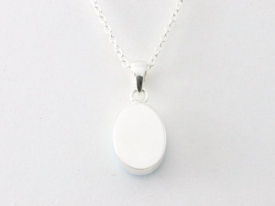 Fijne ovale zilveren hanger met welo opaal aan ketting afbeelding 3