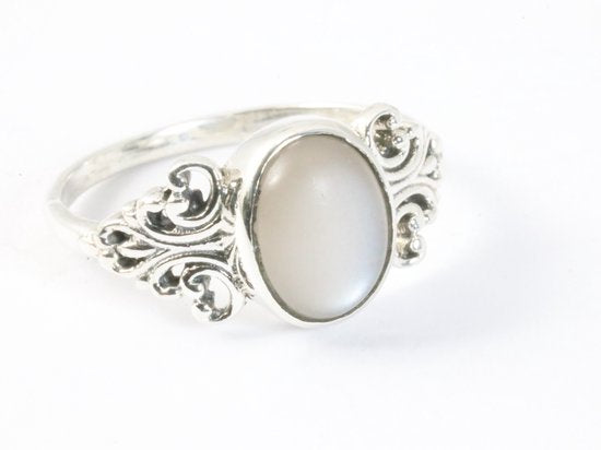 Fijne bewerkte zilveren ring met grijze maansteen afbeelding 1