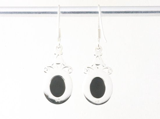 Bewerkte zilveren oorbellen met veelkleurige opaal afbeelding 2