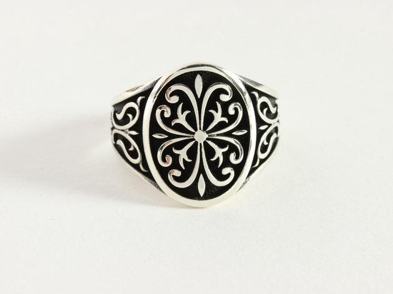 Bewerkte zilveren herenring afbeelding 4