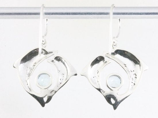 Zilveren dolfijn oorbellen met blauwe topaas afbeelding 2