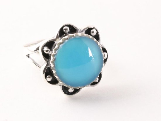 Bewerkte bloemvormige zilveren ring met blauwe agaat afbeelding 1