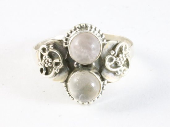 Bewerkte zilveren ring met rozenkwarts afbeelding 4