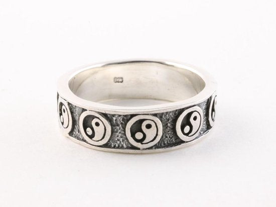 Zilveren ring met yin en yang tekens afbeelding 1