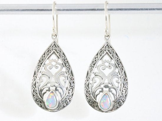 Traditionele opengewerkte zilveren oorbellen met Australische opaal afbeelding 4