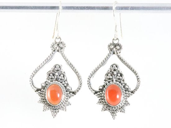Bewerkte zilveren oorbellen met carneool afbeelding 3