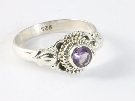 Fijne bewerkte zilveren ring met amethist afbeelding 1