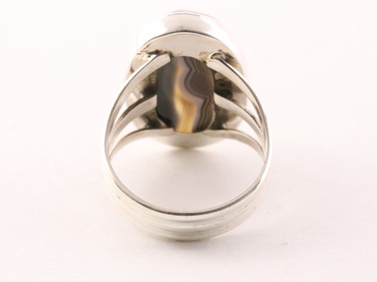 Grote ovale zilveren ring met gestreepte onyx afbeelding 3