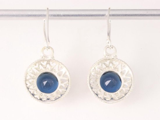 Ronde opengewerkte zilveren oorbellen met ioliet afbeelding 3