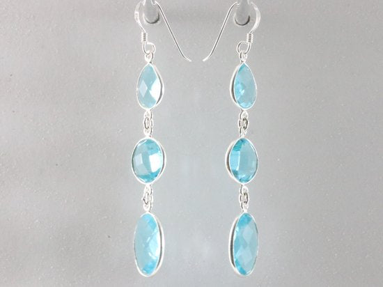 Lange zilveren oorbellen met blauwe topaas afbeelding 2