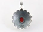 Traditionele bewerkte zilveren hanger met rode koraal steen afbeelding 3