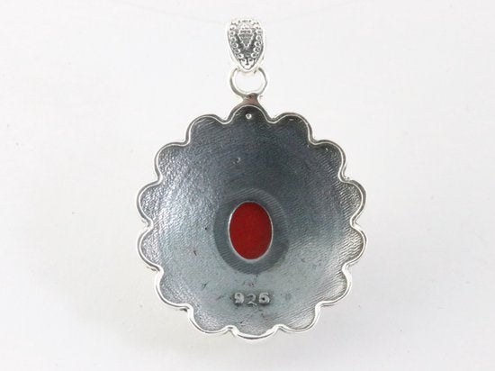 Traditionele bewerkte zilveren hanger met rode koraal steen afbeelding 3