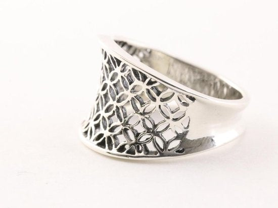 Opengewerkte zilveren ring met levensbloem patroon afbeelding 2