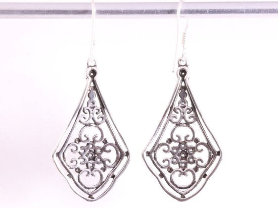 Lange opengewerkte zilveren filigrein oorbellen afbeelding 3