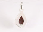 Fijne bewerkte druppelvormige zilveren hanger met granaat afbeelding 3