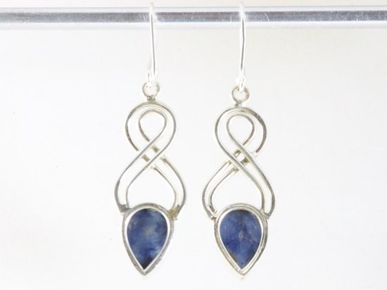 Lange opengewerkte zilveren oorbellen met blauwe saffier afbeelding 2