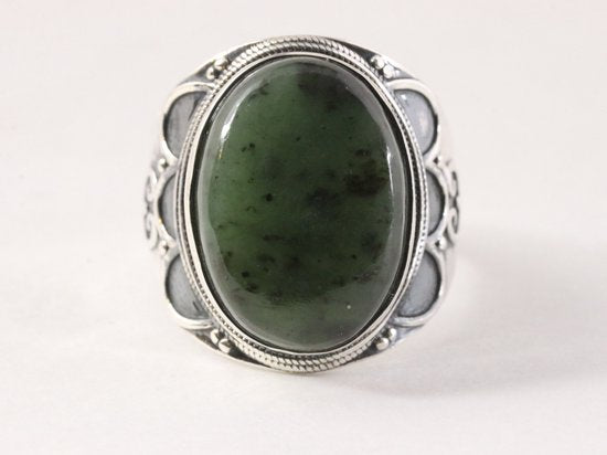 Bewerkte zilveren ring met jade afbeelding 4
