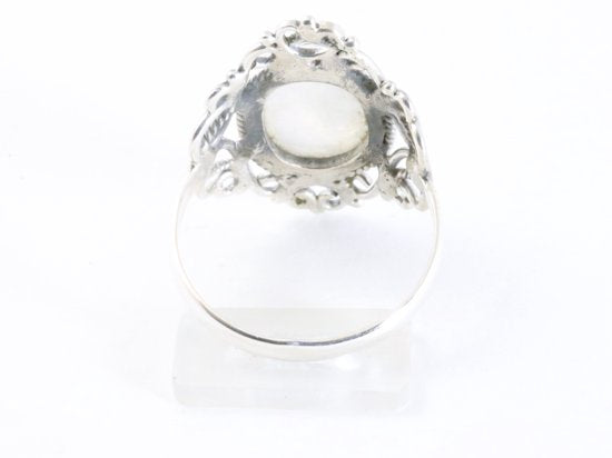 Opengewerkte zilveren ring met regenboog maansteen afbeelding 3