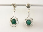 Opengewerkte zilveren oorstekers met smaragd afbeelding 3