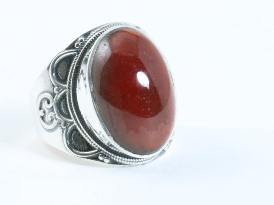 Zware bewerkte zilveren ring met granaat afbeelding 1