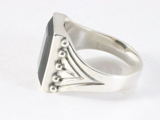 Bewerkte rechthoekige zilveren ring met onyx afbeelding 2