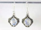 Bewerkte zilveren oorbellen met regenboog maansteen afbeelding 1