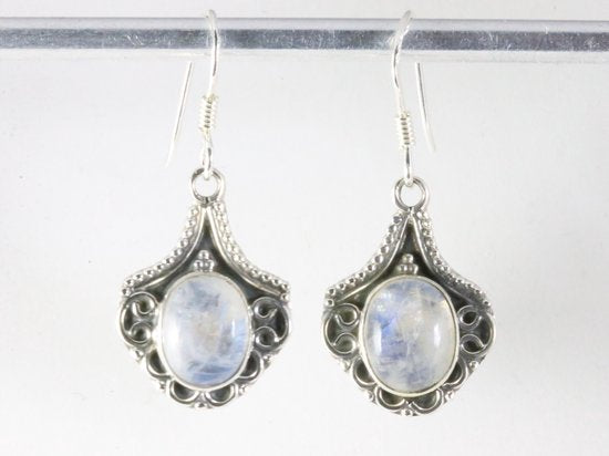 Bewerkte zilveren oorbellen met regenboog maansteen afbeelding 1