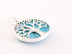 Ronde zilveren hanger met levensboom op blauwe turkoois afbeelding 2
