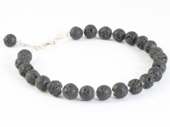 Armband van zwarte lava steen en zilveren kralen afbeelding 2