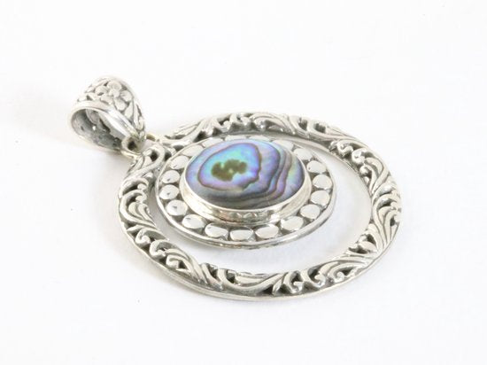 Bewerkte ronde zilveren hanger met abalone schelp aan ketting afbeelding 2
