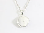 Bewerkte zilveren hanger met Australische opaal aan ketting afbeelding 3