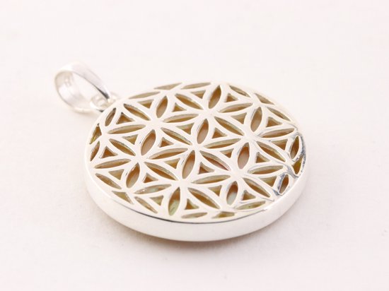 Ronde zilveren hanger met levensbloem op goudkleurige schelp afbeelding 2