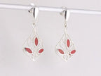 Fijne opengewerkte zilveren oorstekers met rode koraal steen afbeelding 2
