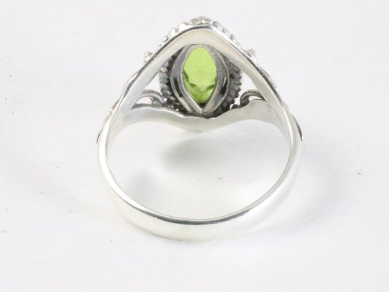 Fijne bewerkte zilveren ring met peridoot afbeelding 3