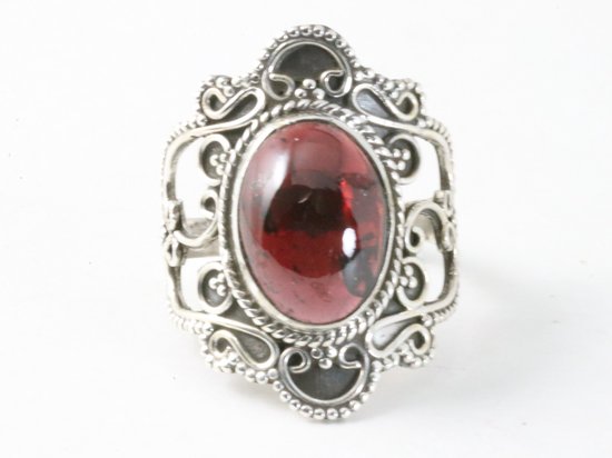 Bewerkte zilveren ring met granaat afbeelding 4