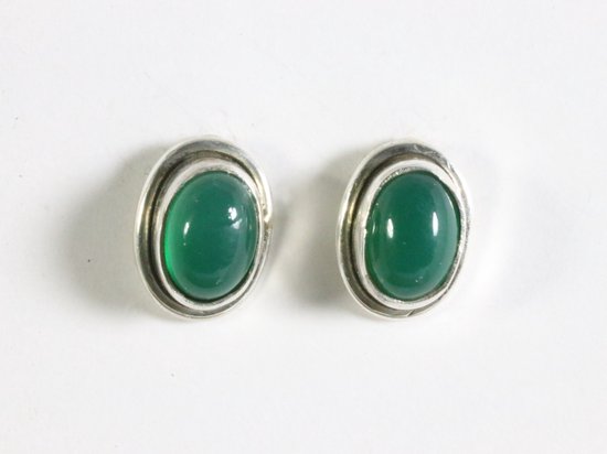 Fijne ovale zilveren oorstekers met groene onyx afbeelding 2