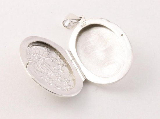 Ovaal zilveren medaillon met vlinder- en bloemengravering afbeelding 5