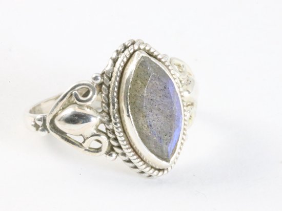 Fijne bewerkte zilveren ring met labradoriet afbeelding 1