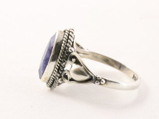 Fijne bewerkte zilveren ring met blauwe saffier afbeelding 2