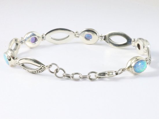 Traditionele bewerkte zilveren armband met Australische opaal afbeelding 3