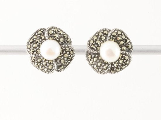 Zilveren oorstekers met marcasiet en zoetwater parel afbeelding 1